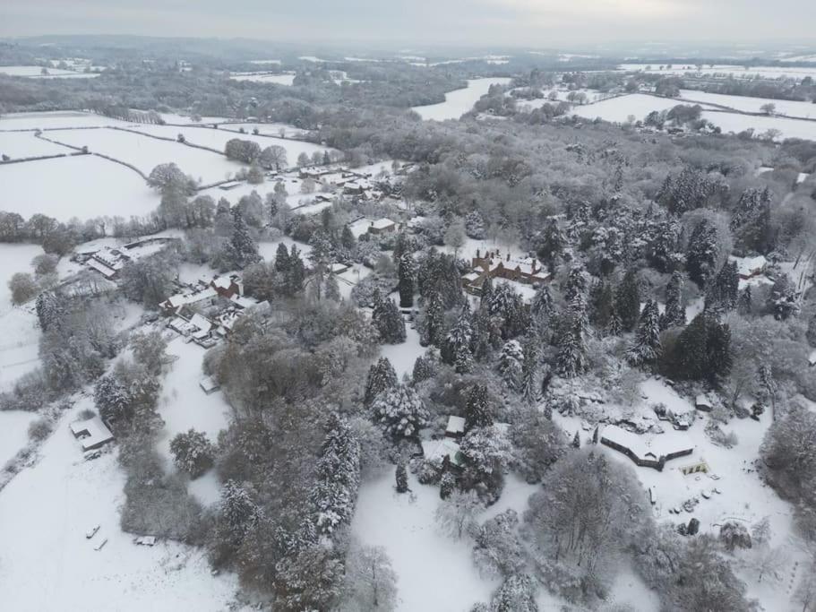 Modern Country Villa, Stunning Gardens And View Royal Tunbridge Wells Exterior foto